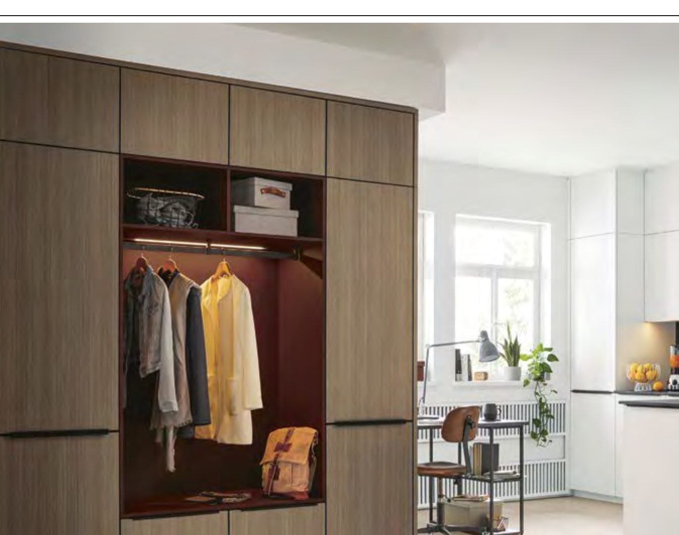 Dressing toute hauteur avec penderies superposées