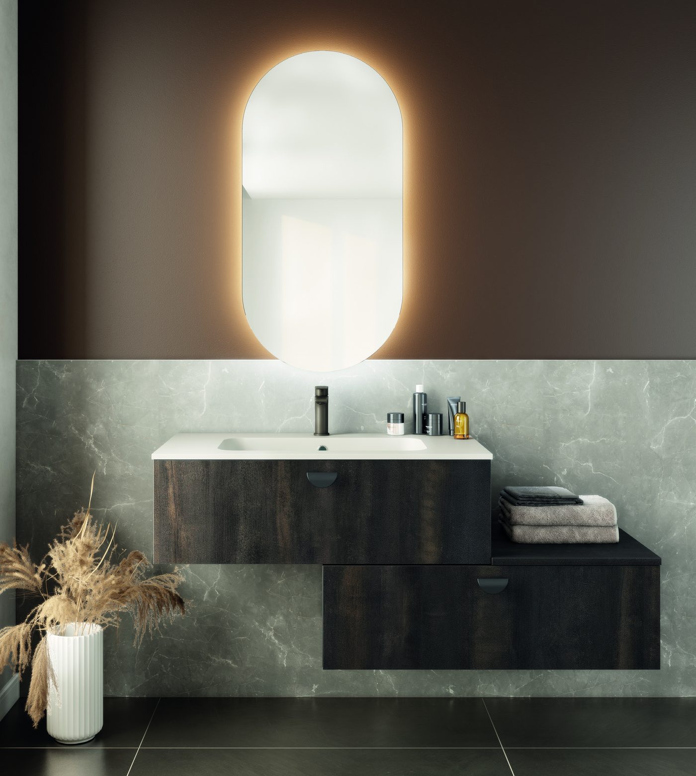 Salle de bains Noirmoutier décor Forêt Noire, miroir ovale rétro-éclairé